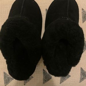 WOMANS slippers
